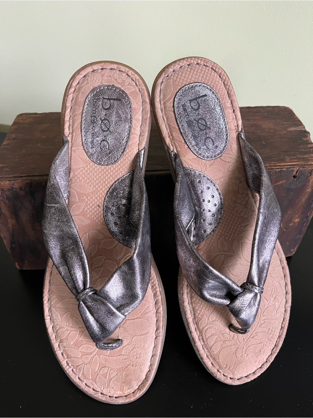 b.o.c. (Born Concept) women's metallic pewter thong sandals